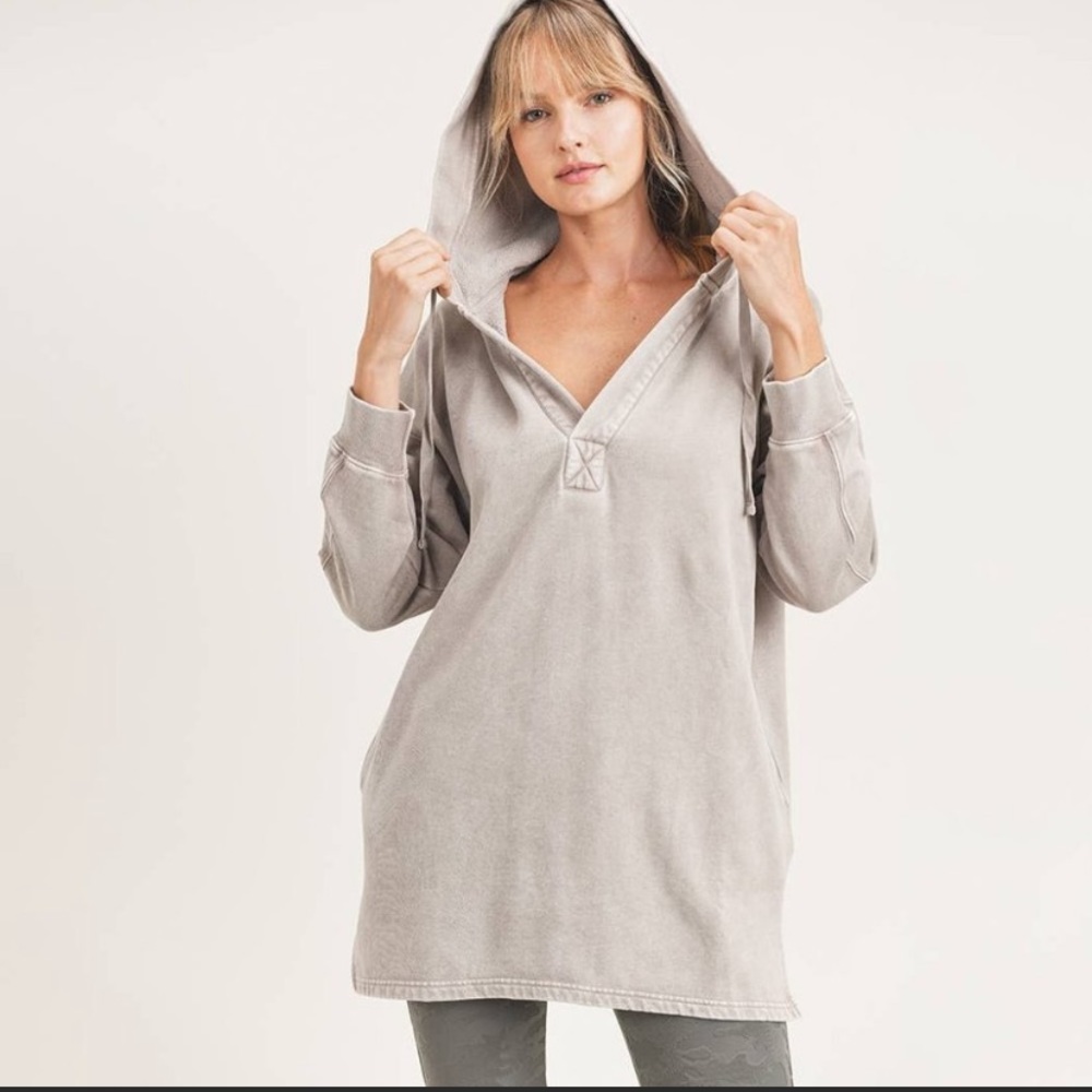 Mono B- Mineral Washed oversized V-Neck Sweatshirt